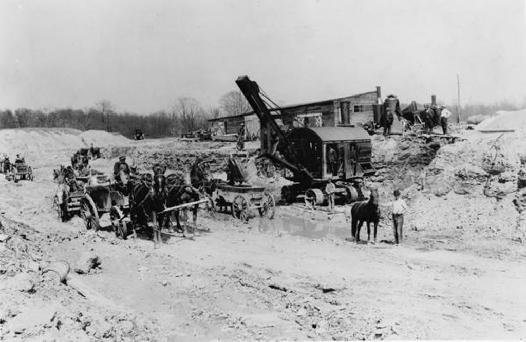 History of East Cleveland: 1924 NELA Park construction begins | Historic photo of workmen and horse-drawn plows and carts